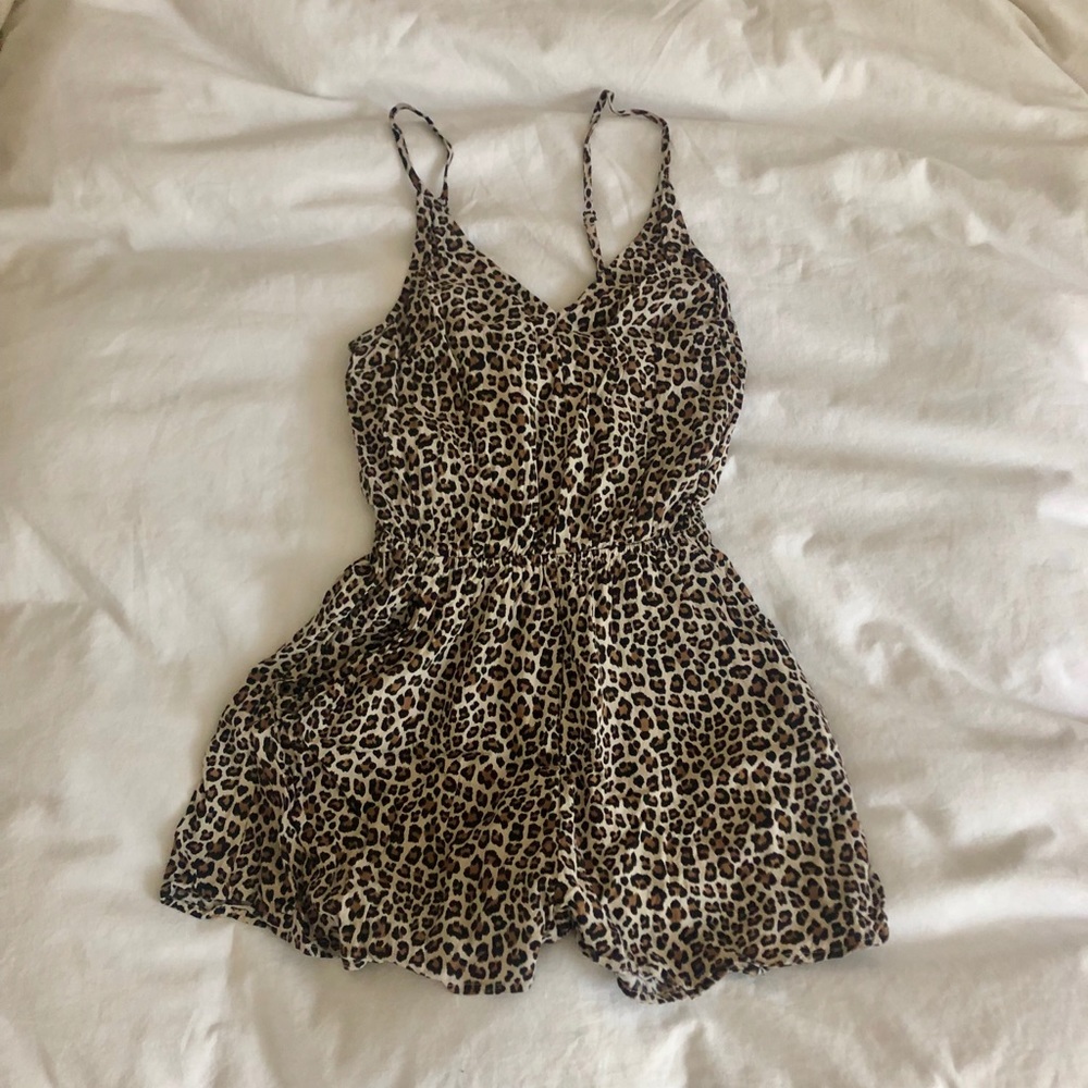 Cute leopard romper small